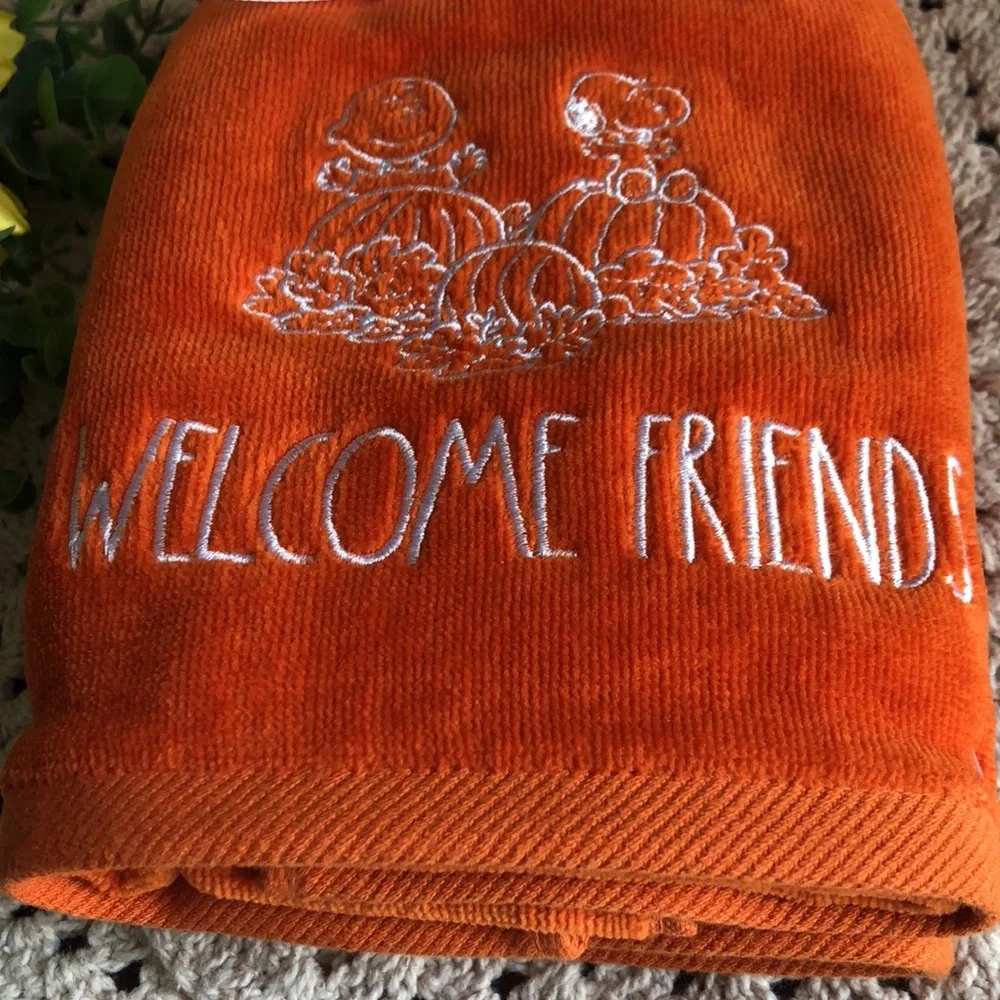 Rae Dunn x PEANUTS Fall WELCOME FRIENDS Hand Towels